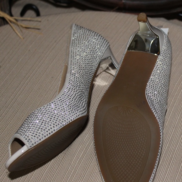 ⭐️CLEARANCE SALE⭐️Silver Studded Leather Open Toe Pumps - Picture 4 of 8